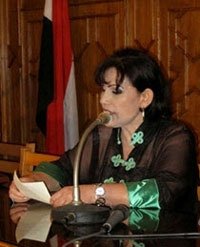 الشاعرة وفاء عبد الرزاق